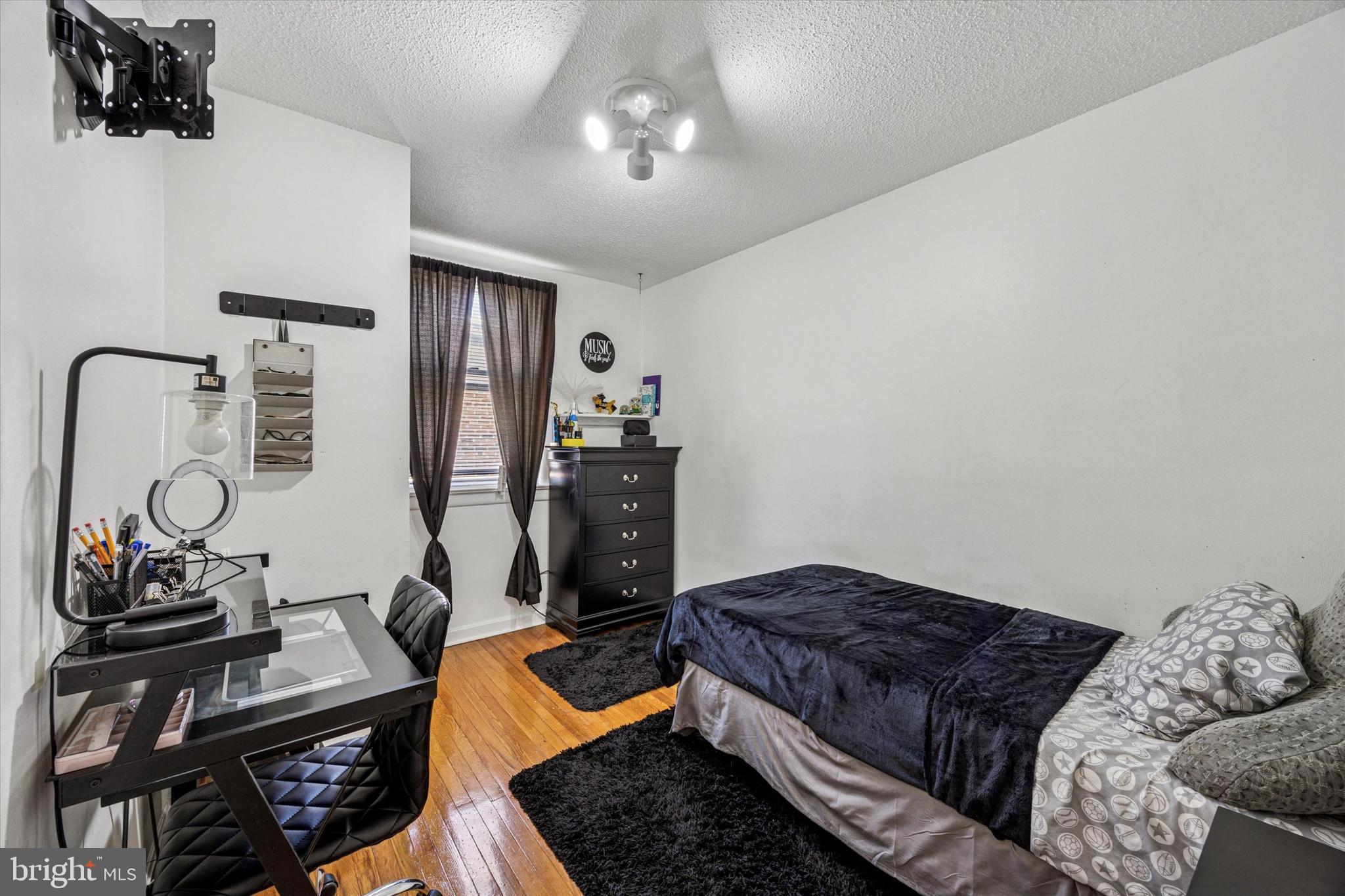 LAWNDALE - Residential