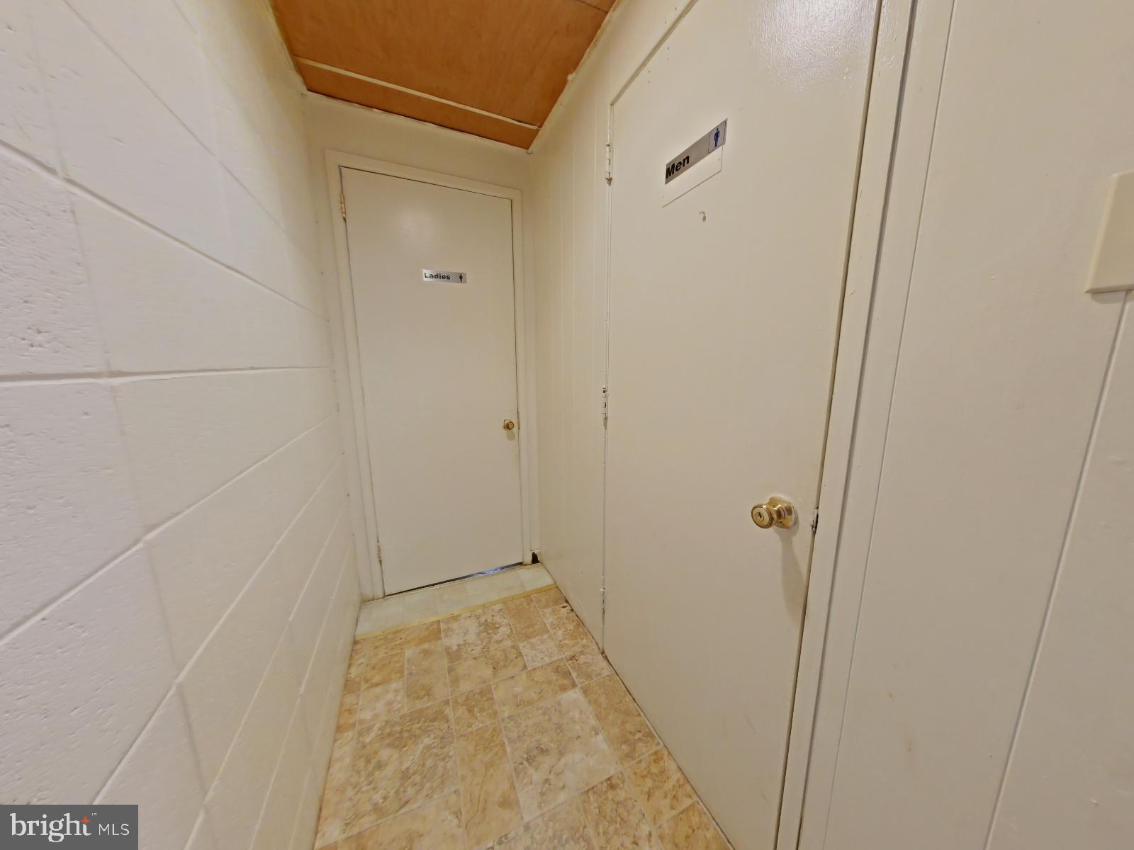 FRANKFORD - Commercial Sale