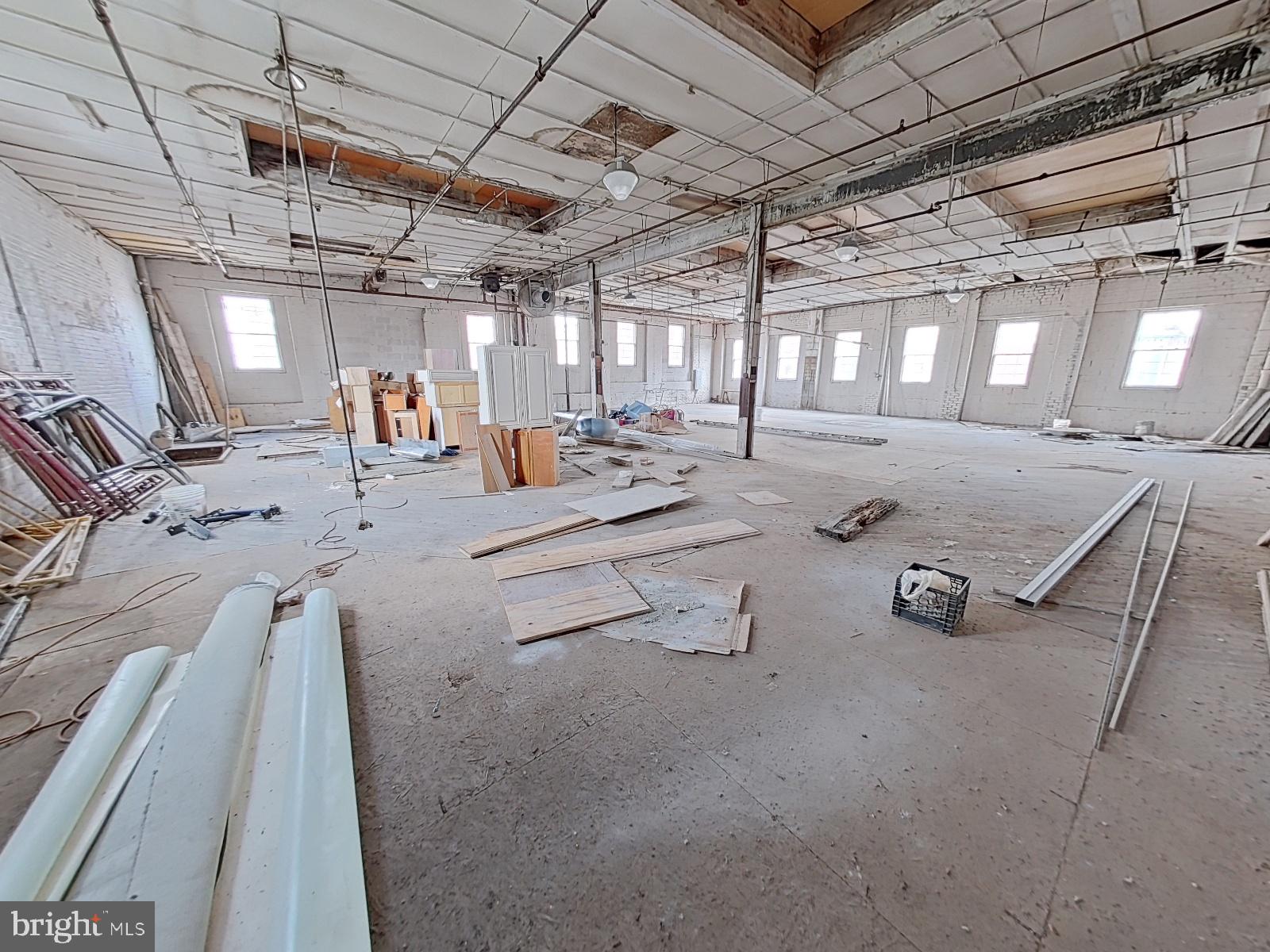 FRANKFORD - Commercial Sale