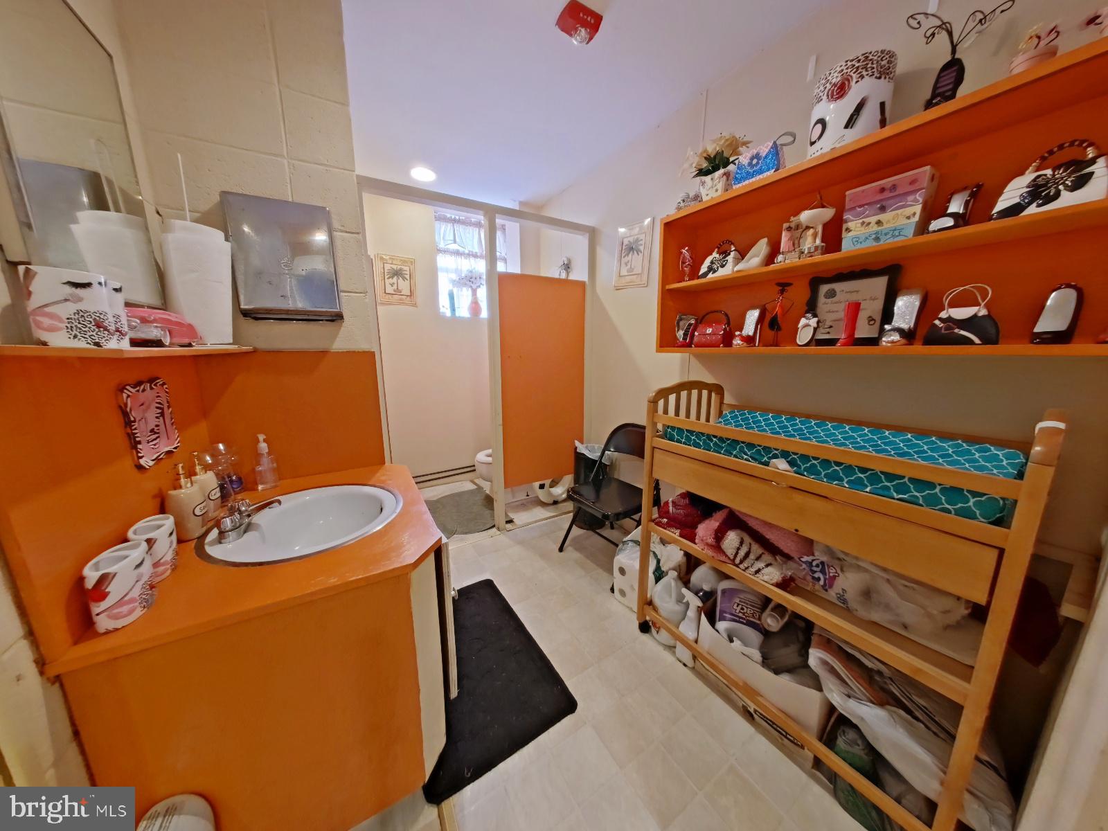 FRANKFORD - Commercial Sale