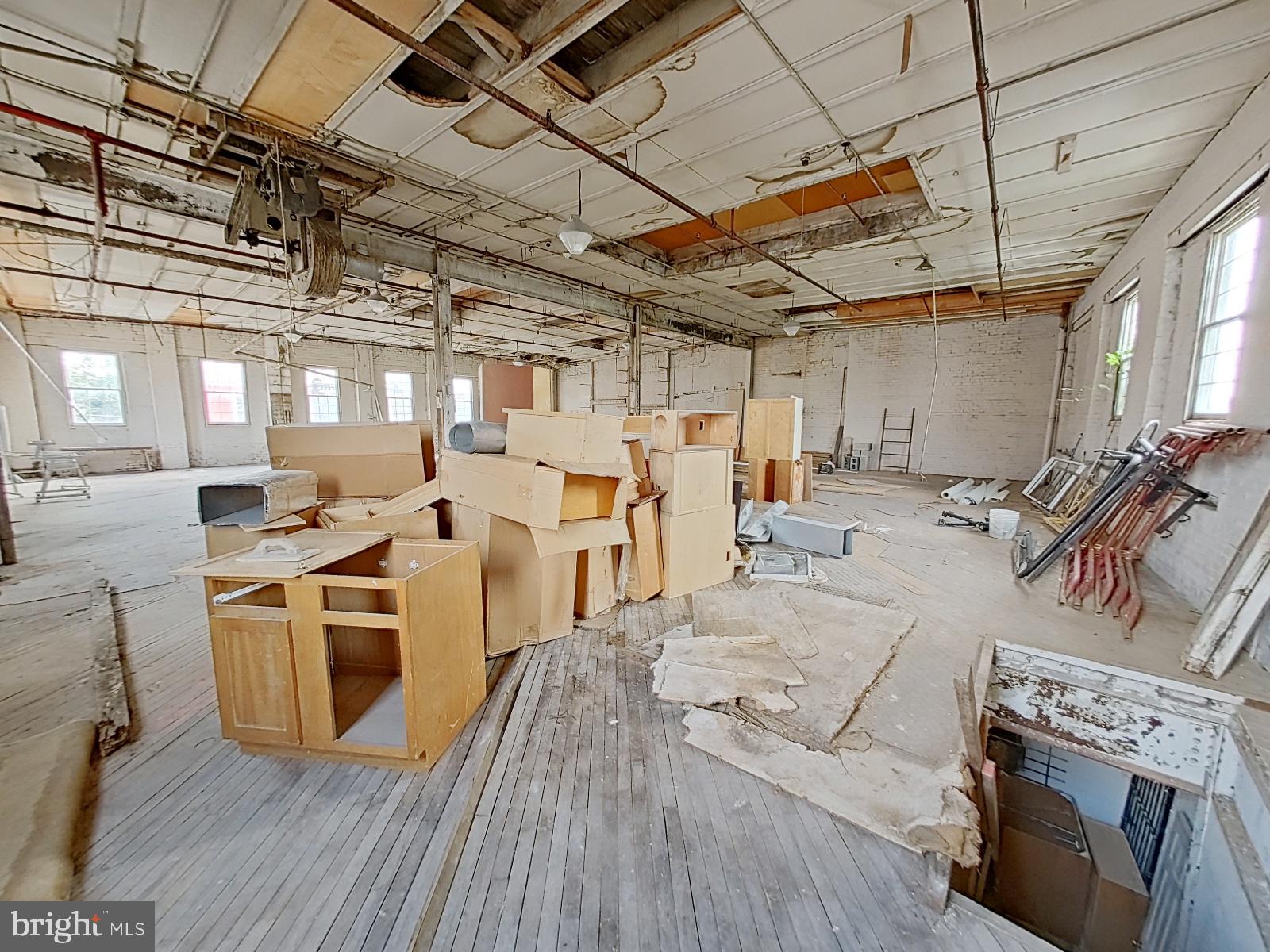 FRANKFORD - Commercial Sale