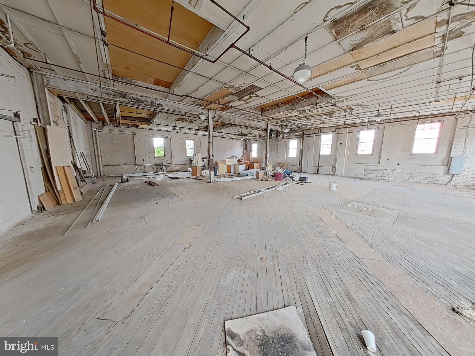 FRANKFORD - Commercial Sale