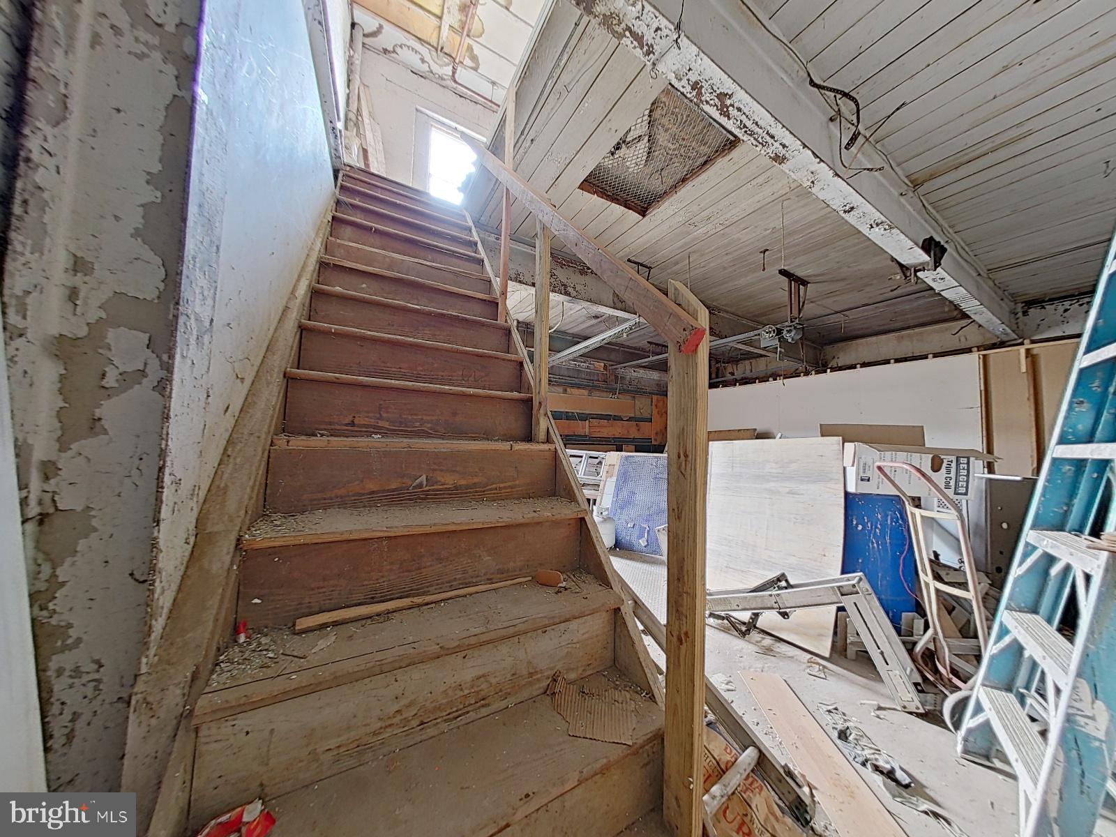 FRANKFORD - Commercial Sale