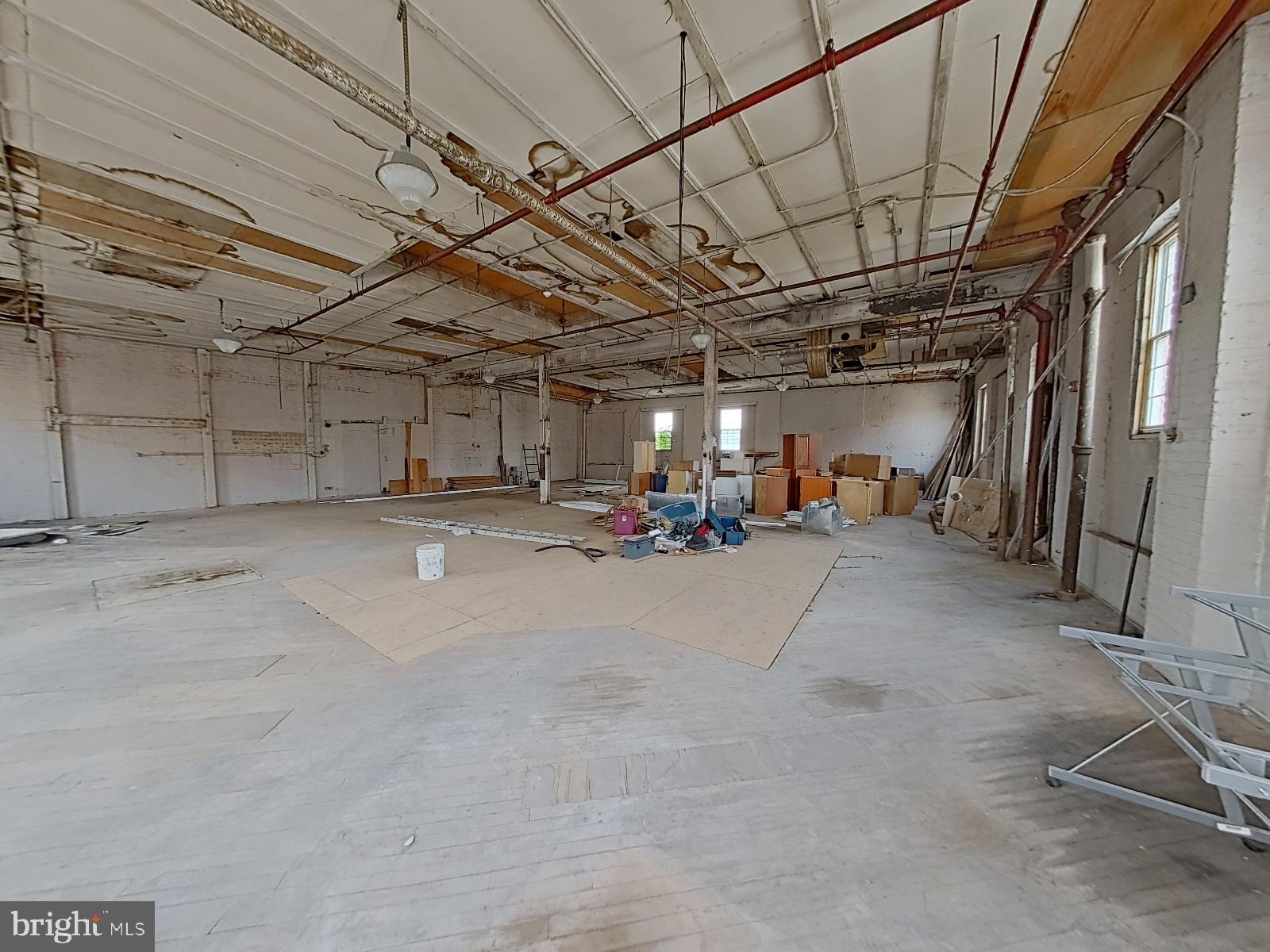 FRANKFORD - Commercial Sale