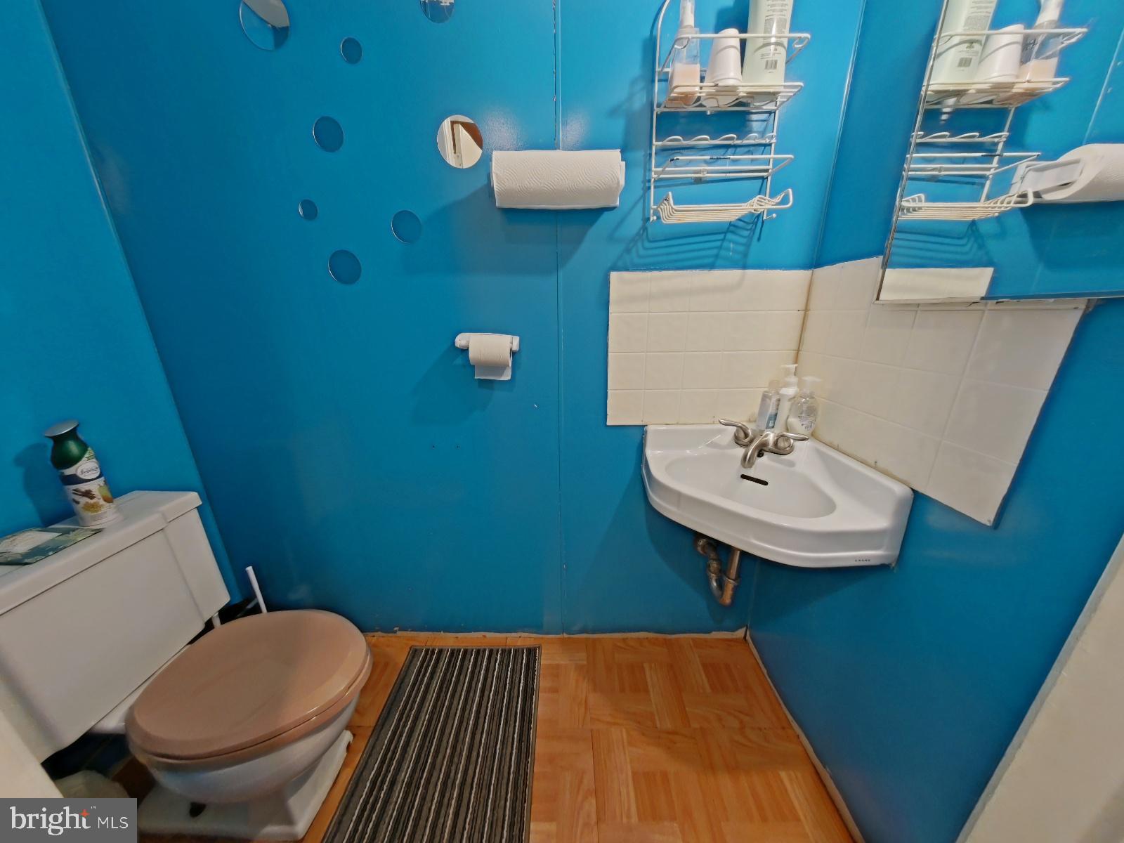 FRANKFORD - Commercial Sale