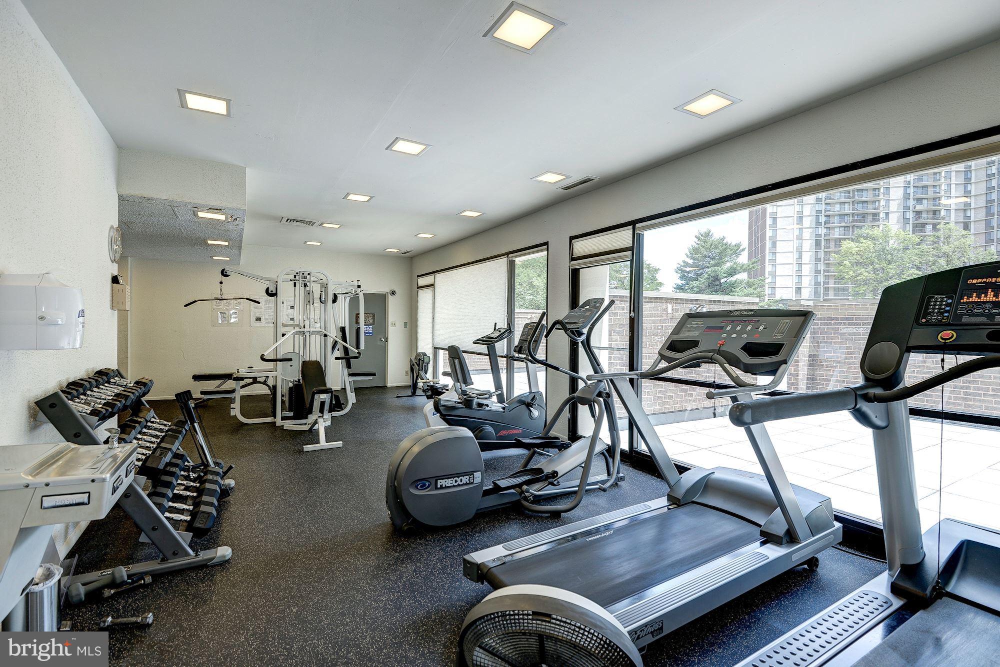 MCLEAN HOUSE - Residential