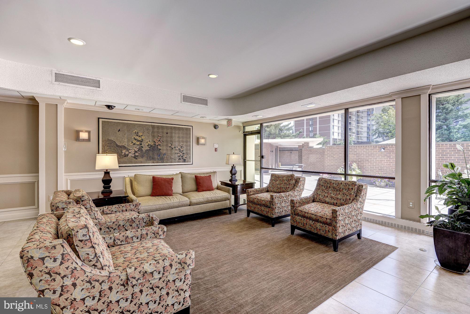 MCLEAN HOUSE - Residential