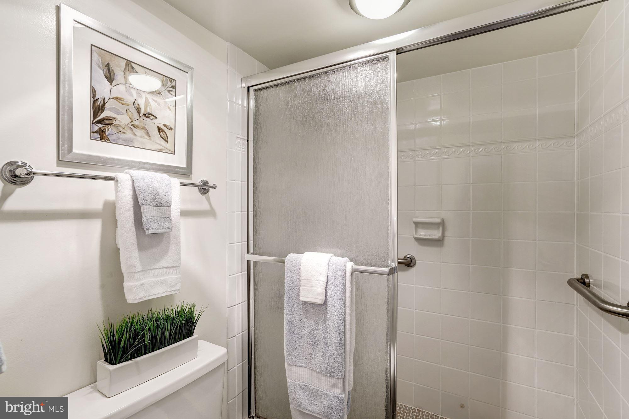 MCLEAN HOUSE - Residential