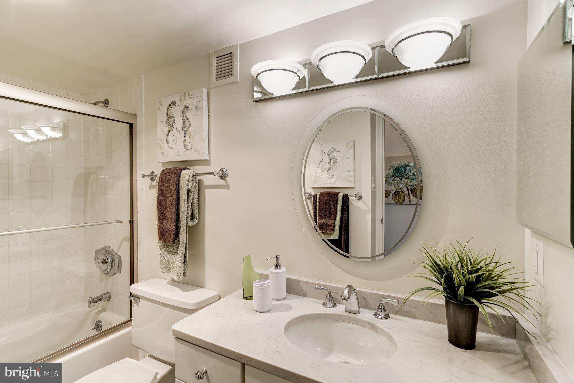 MCLEAN HOUSE - Residential