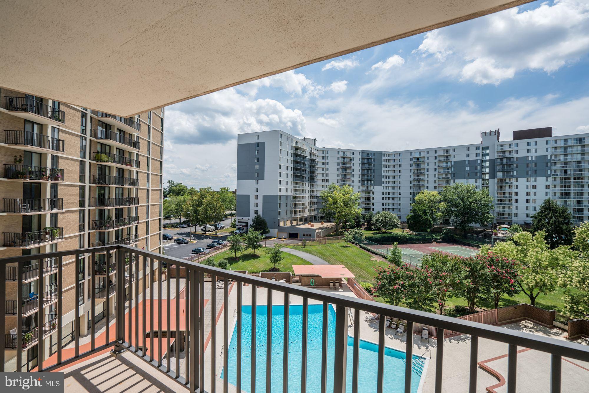 MCLEAN HOUSE - Residential