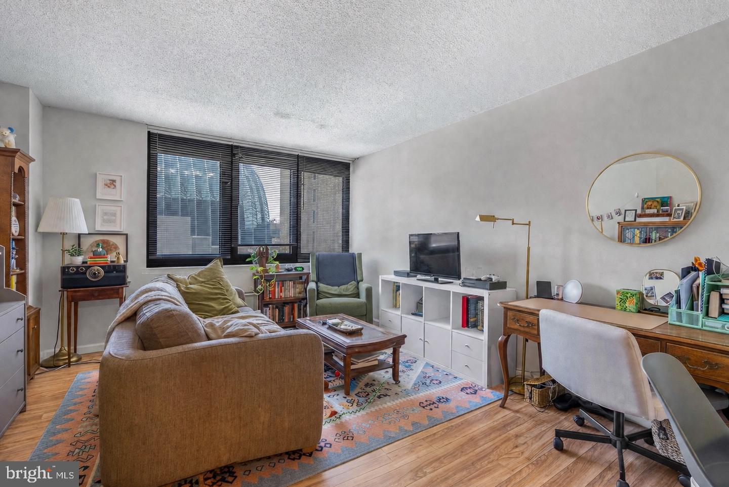 1420 LOCUST STREET 00 6M