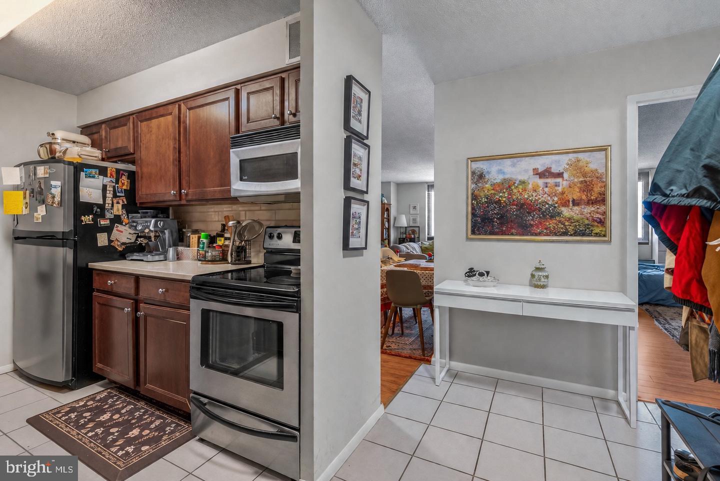 1420 LOCUST STREET 00 6M