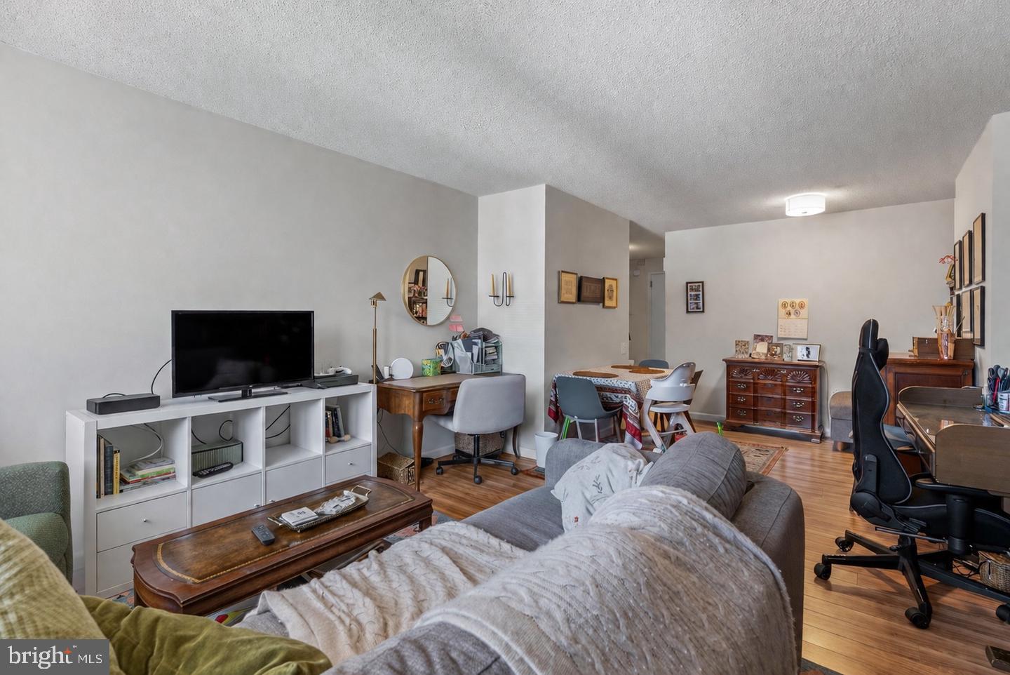 1420 LOCUST STREET 00 6M