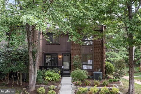 11860 S LAKES COURT RESTON VA 20191