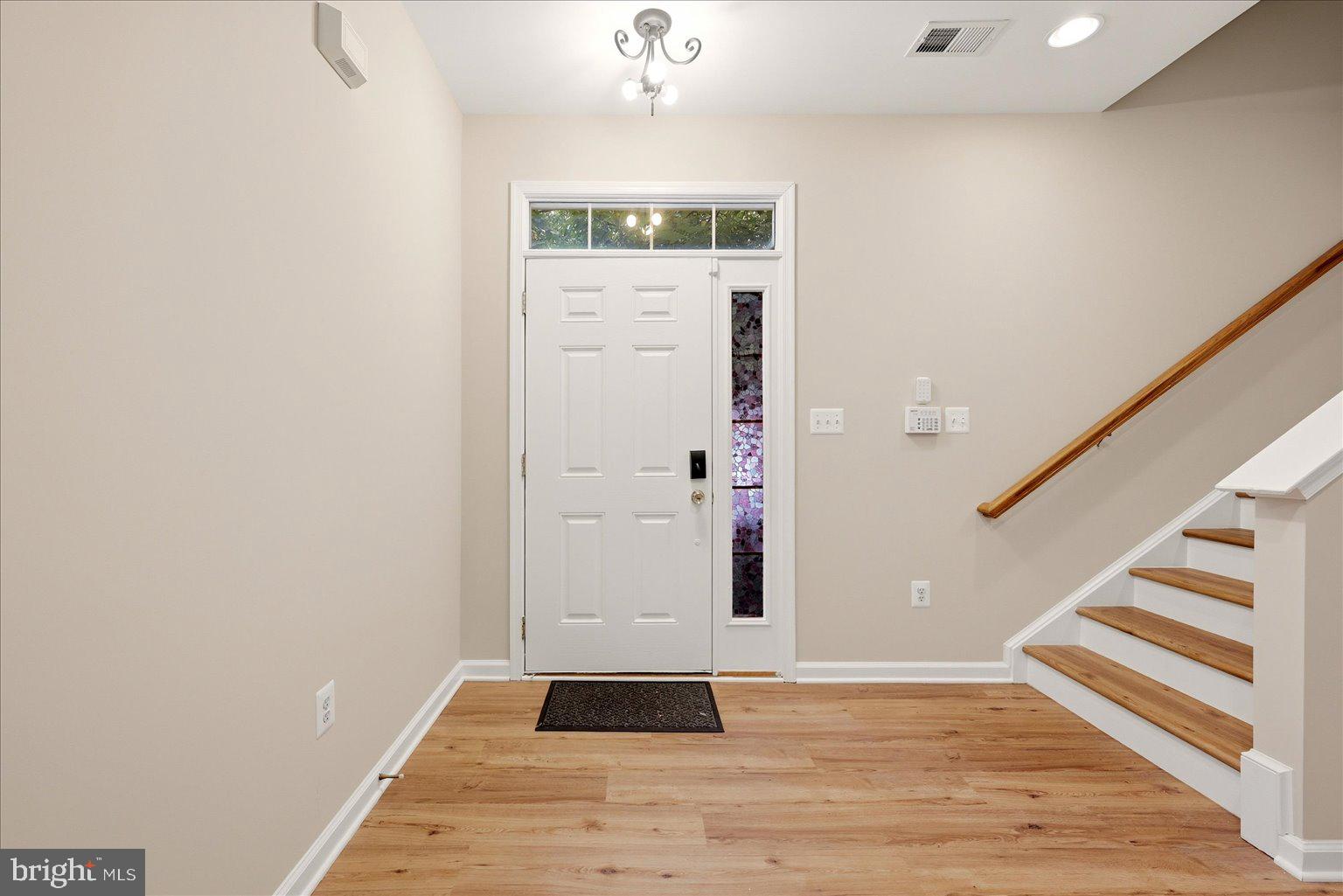 119 DANBURY SW