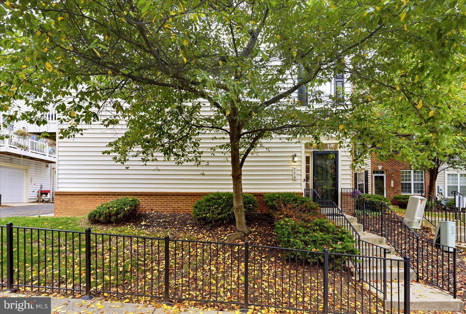 119 DANBURY SW