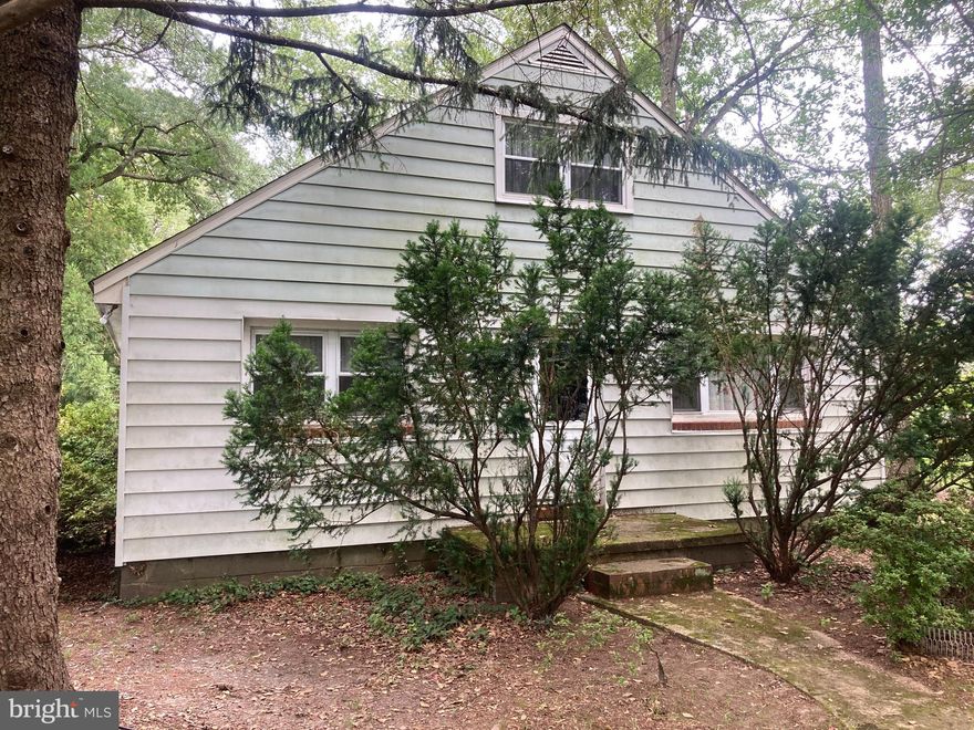 *****INVESTOR SPECIAL**** 

Your next project awaits! Take a tour of this beautiful townhome near 21122. The house has an extra lot and plenty of space. The home is conveniently located near the Magothy River.

This house will strictly be sold as an 'AS IS' property. The sellers make no warranties or guarantees on the condition of the property, or the land on which it sits. Therefore, it is recommended that buyers do their due diligence. 

Multiple offers are expected on this property. The sellers will make a decision by close of business on September 10, 2021.