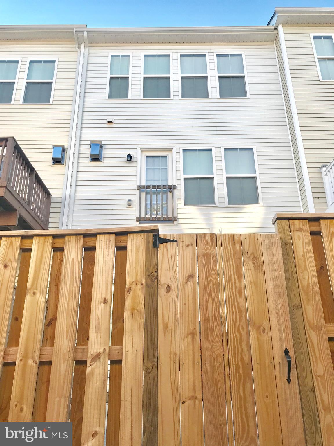 BROADLANDS STATION - Residential