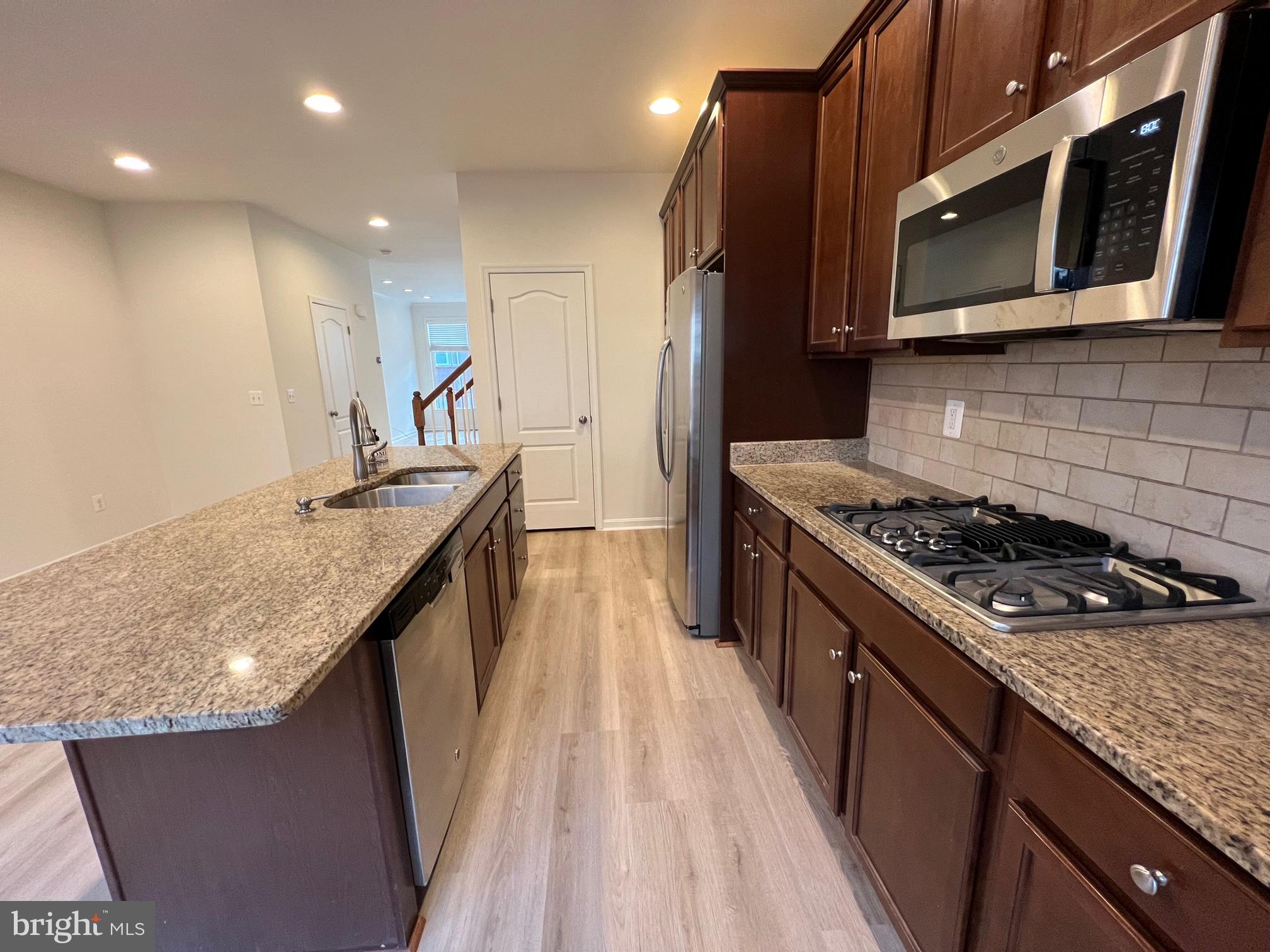 BROADLANDS STATION - Residential