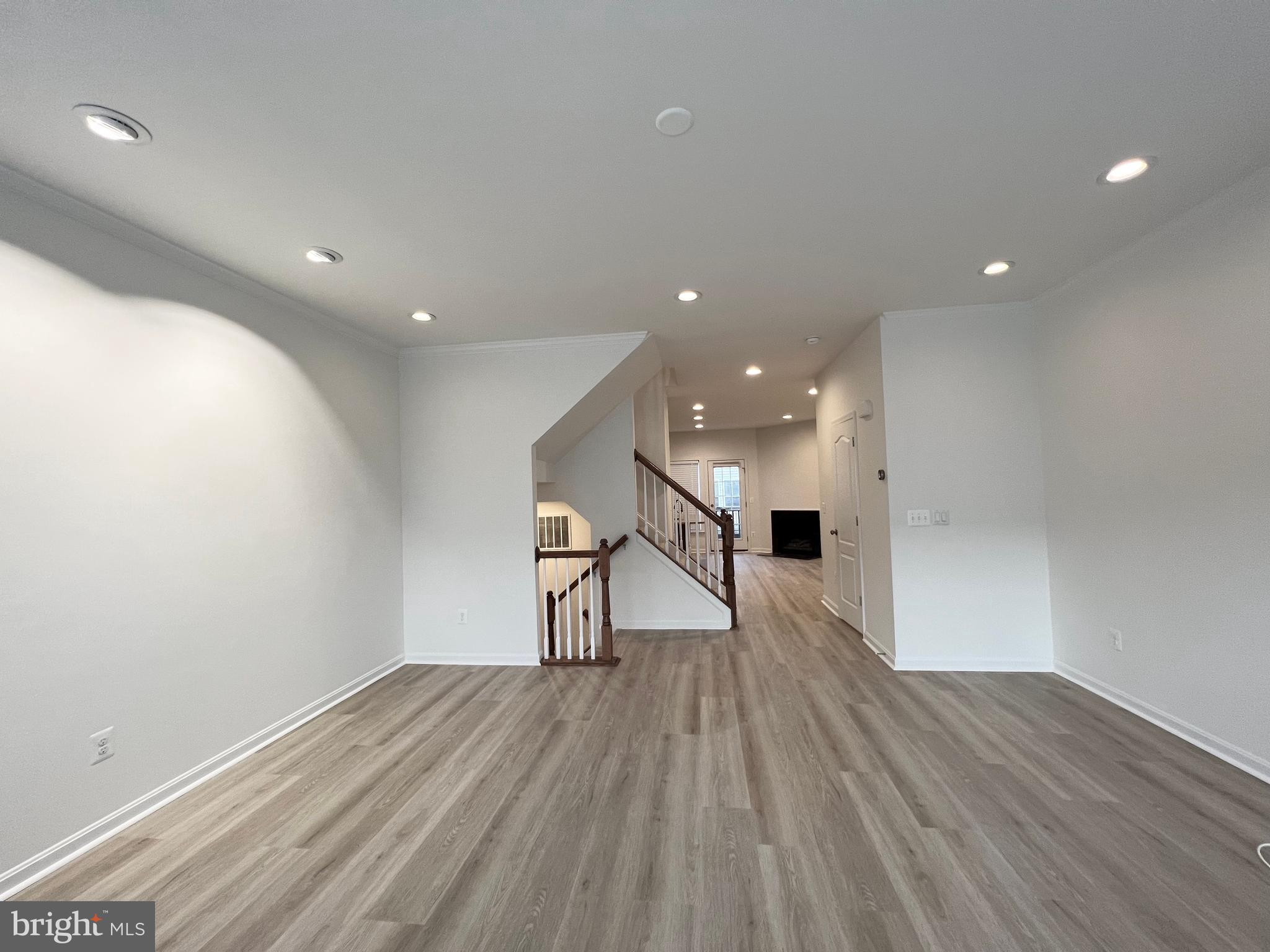 BROADLANDS STATION - Residential