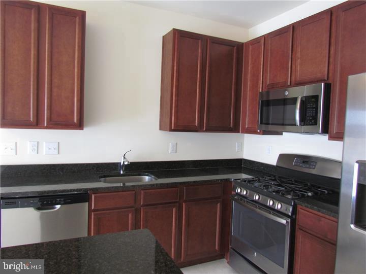 CARRIAGE HILL - Residential Lease