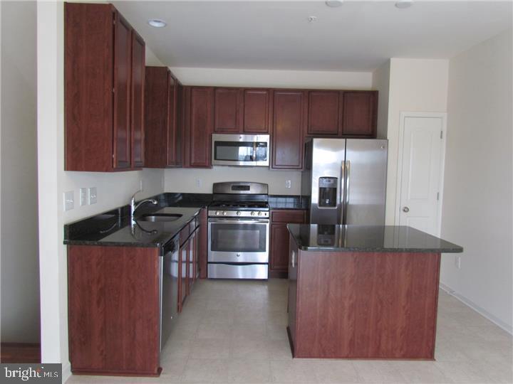 CARRIAGE HILL - Residential Lease