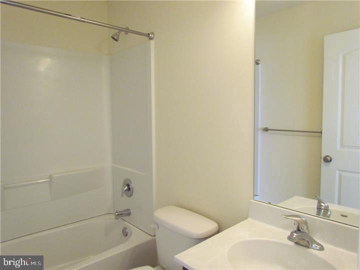 CARRIAGE HILL - Residential Lease