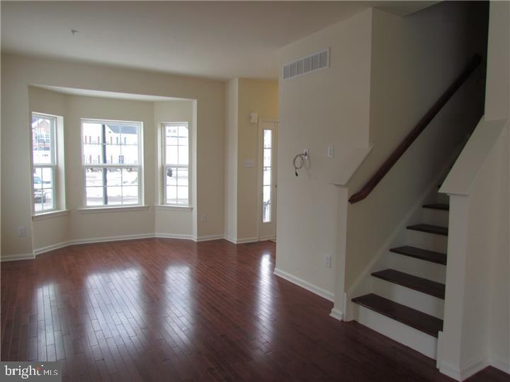 CARRIAGE HILL - Residential Lease