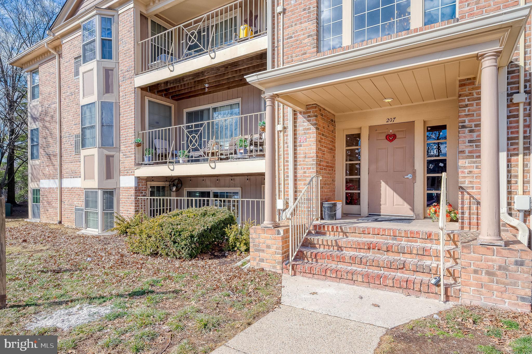 207 CROSSE POINTE COURT 1A