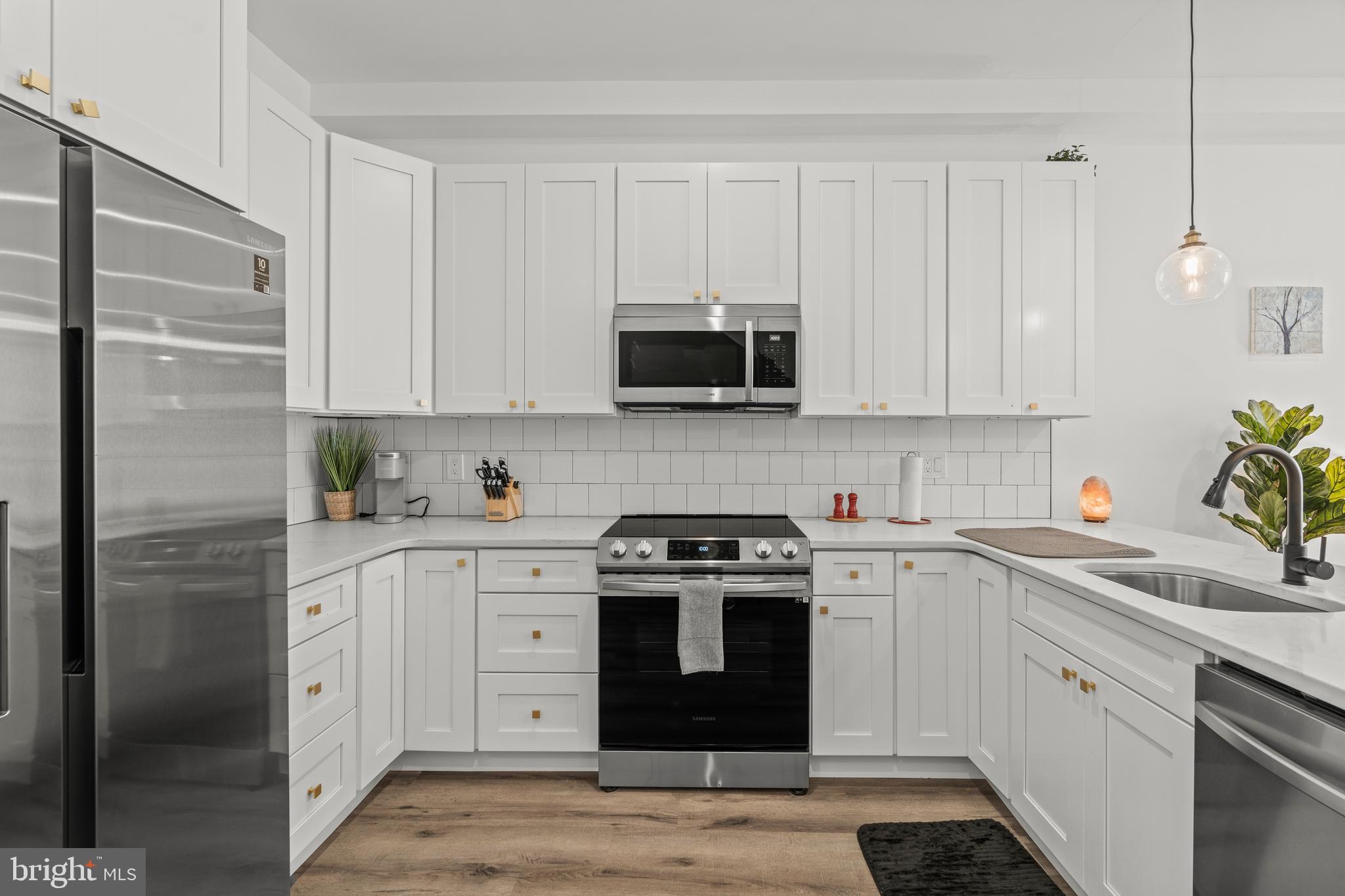 POINT BREEZE - Residential Income