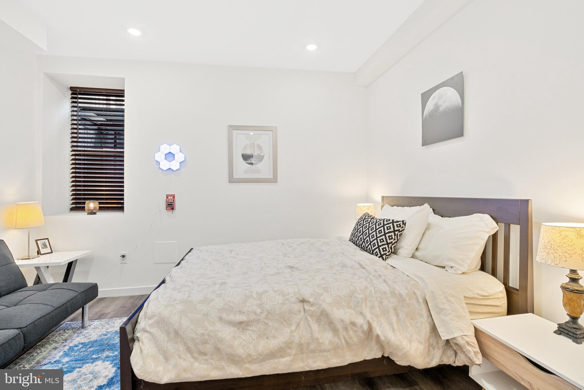 POINT BREEZE - Residential Income