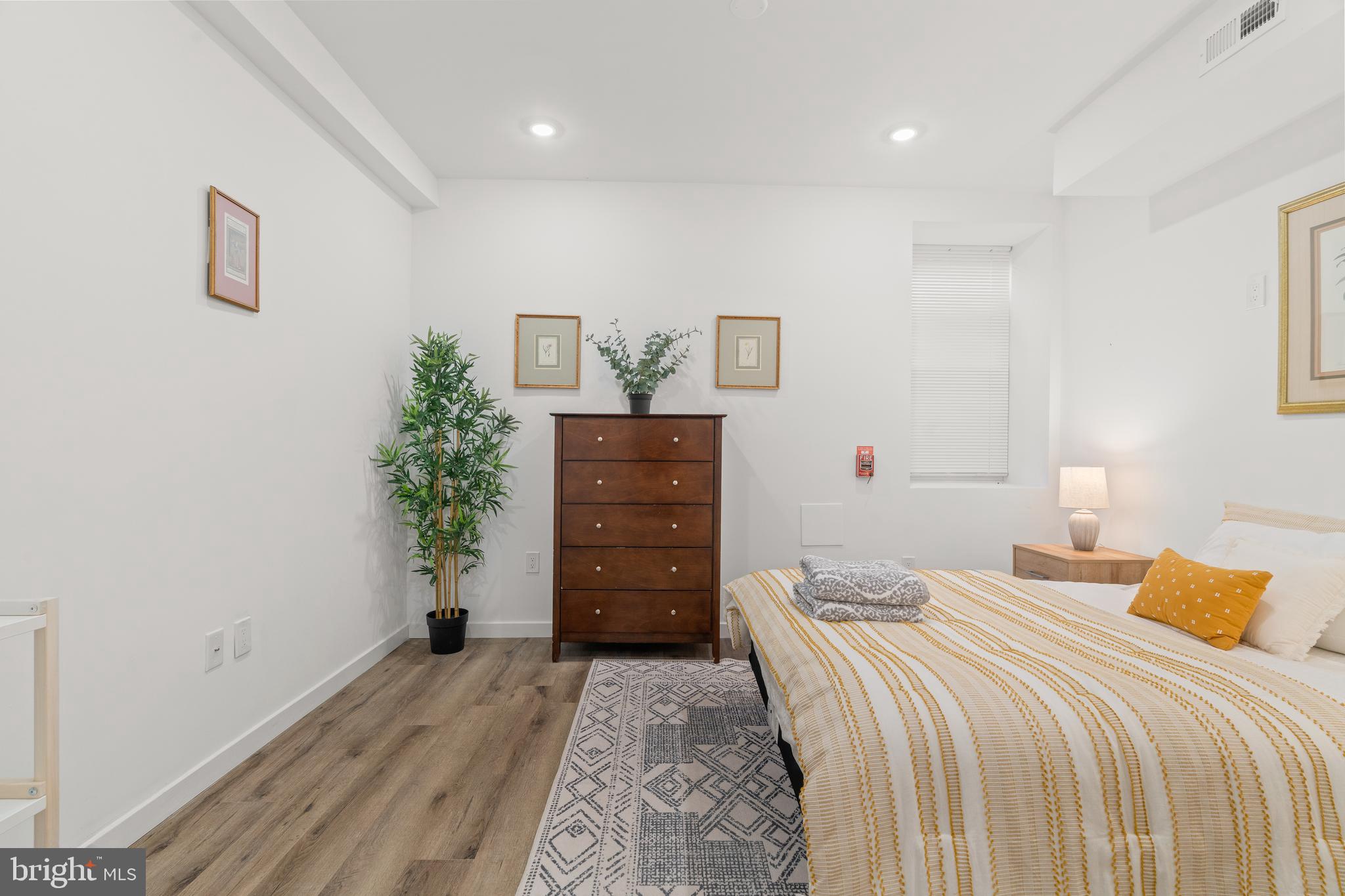 POINT BREEZE - Residential Income