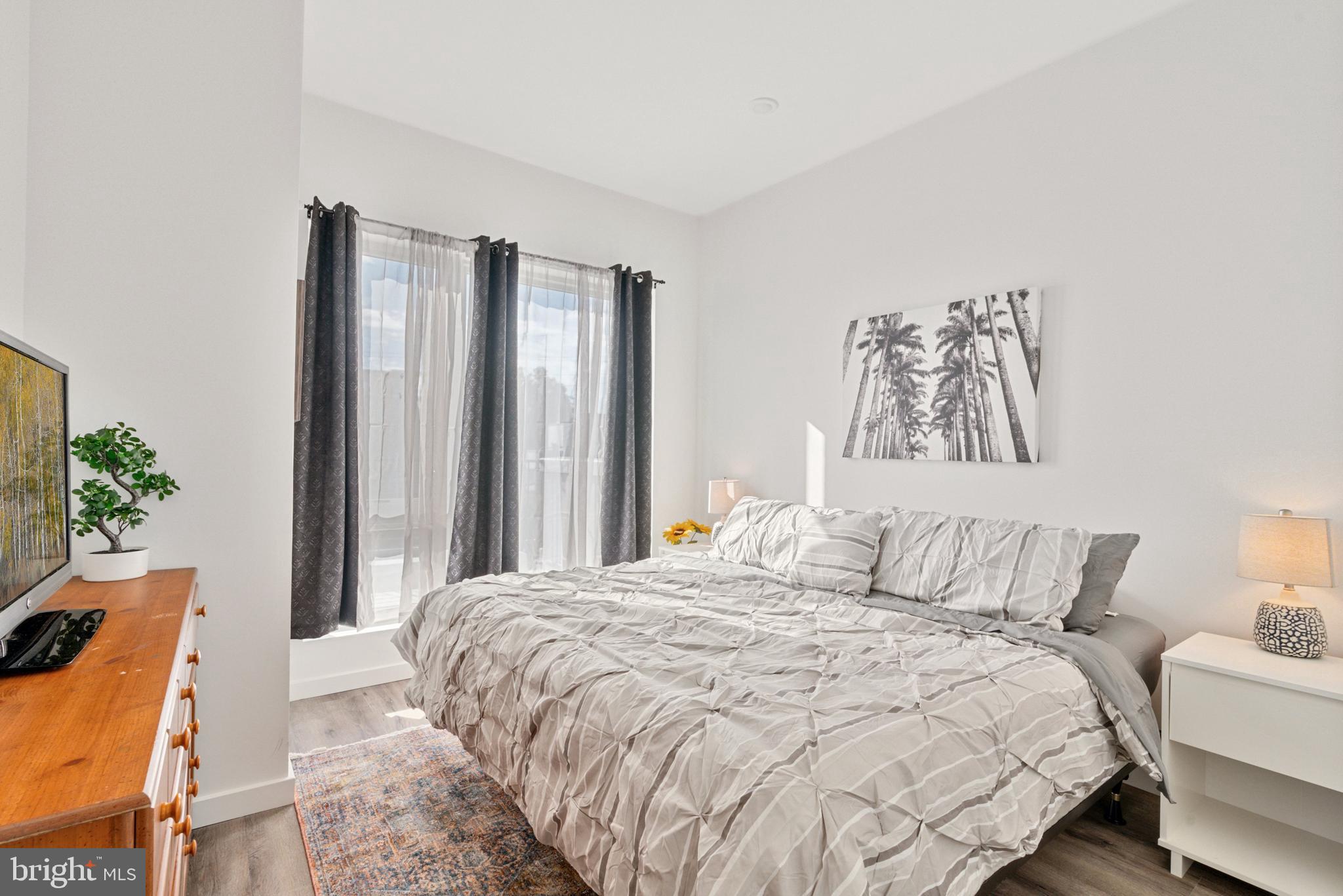 POINT BREEZE - Residential Income