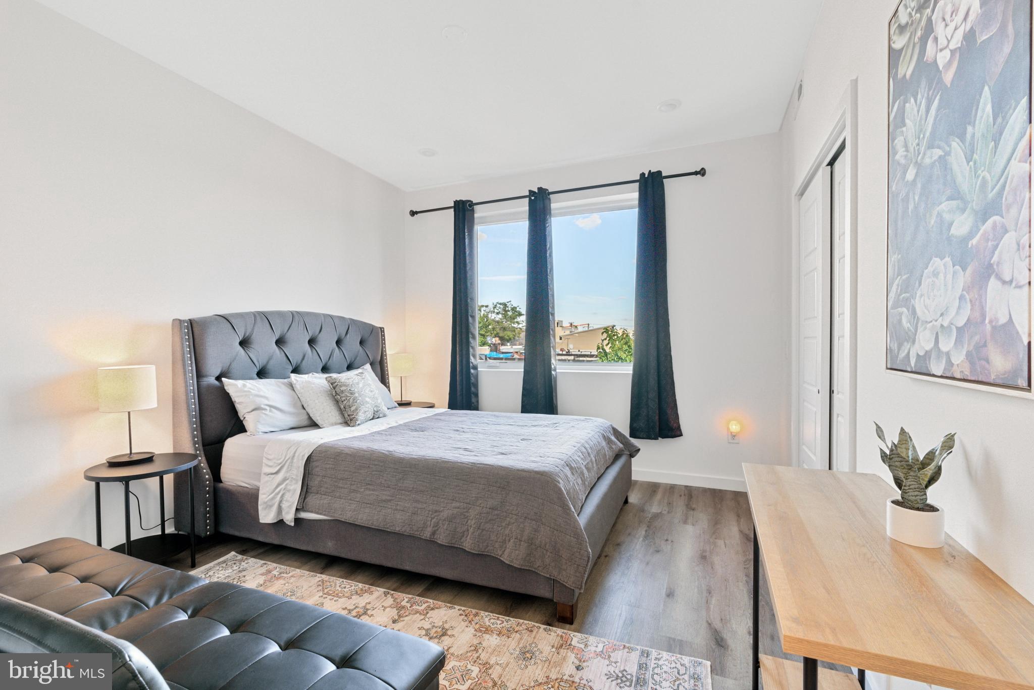 POINT BREEZE - Residential Income