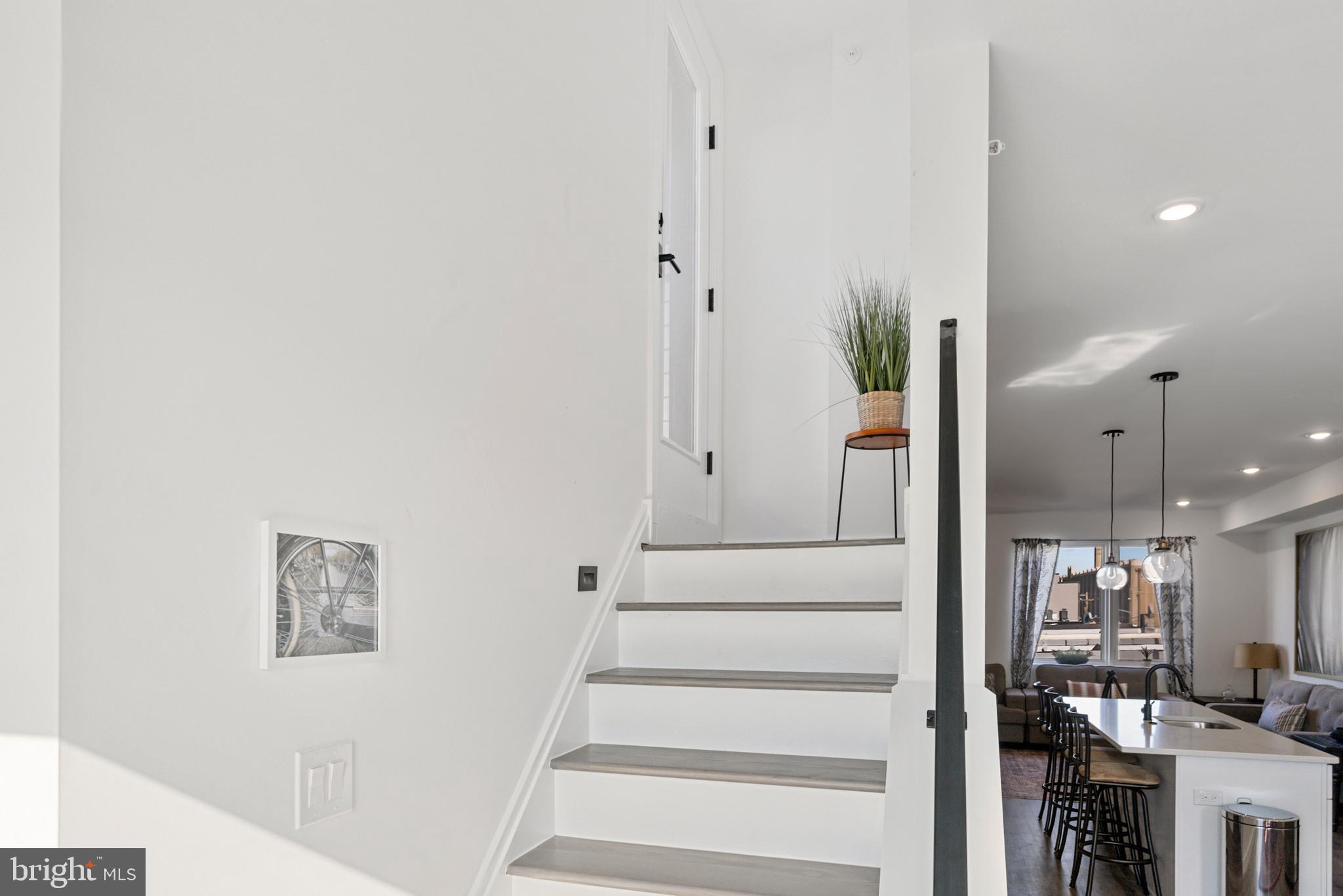 POINT BREEZE - Residential Income