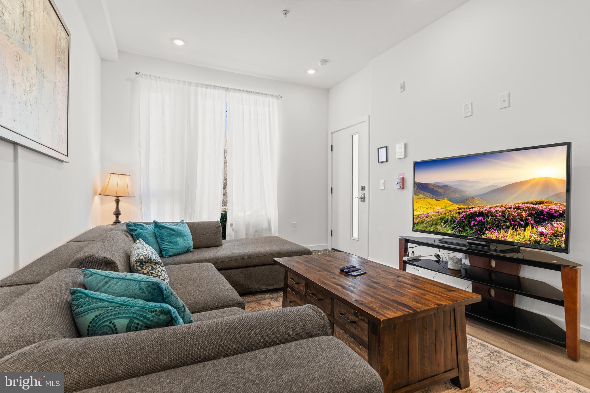 POINT BREEZE - Residential Income