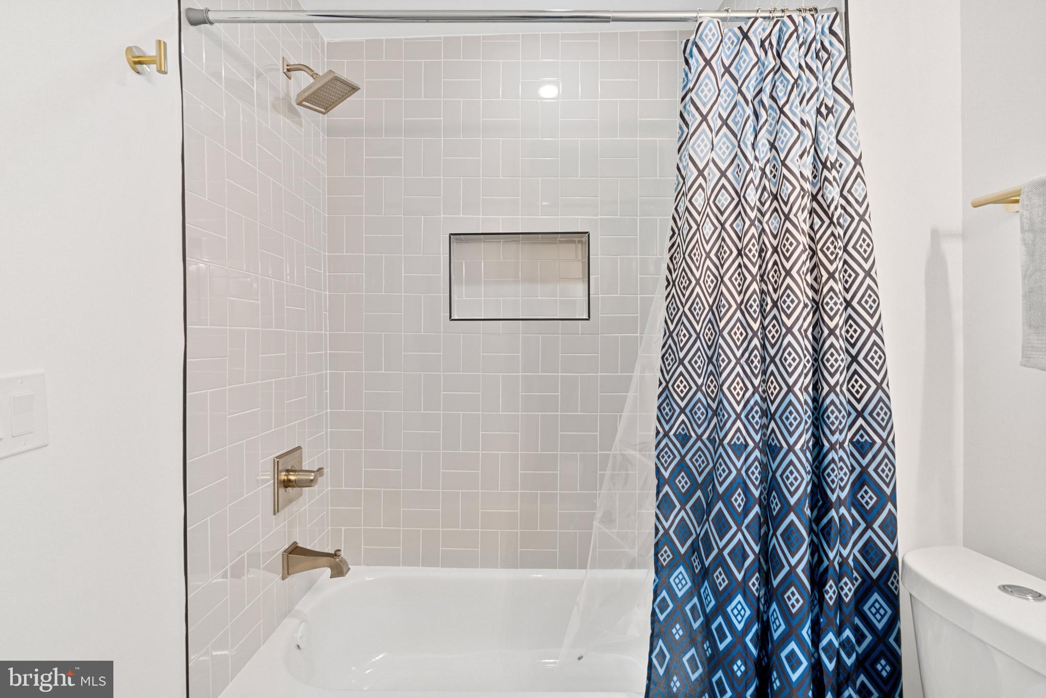 POINT BREEZE - Residential Income