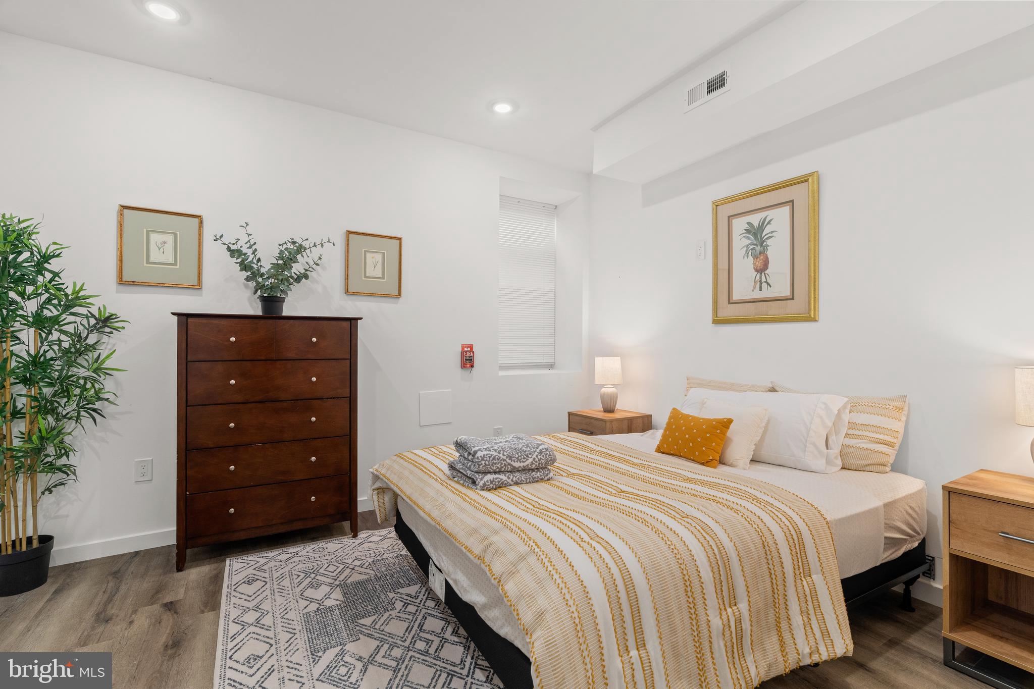 POINT BREEZE - Residential Income