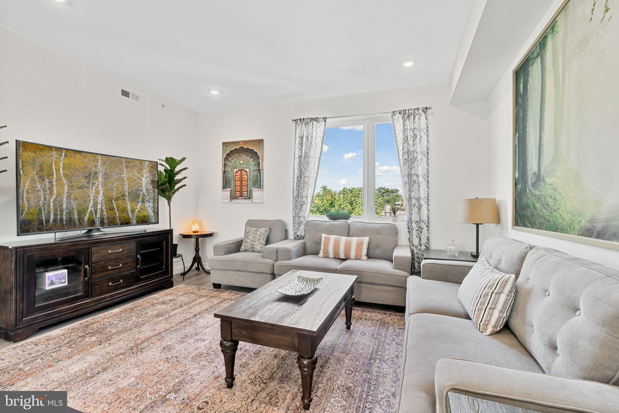 POINT BREEZE - Residential Income