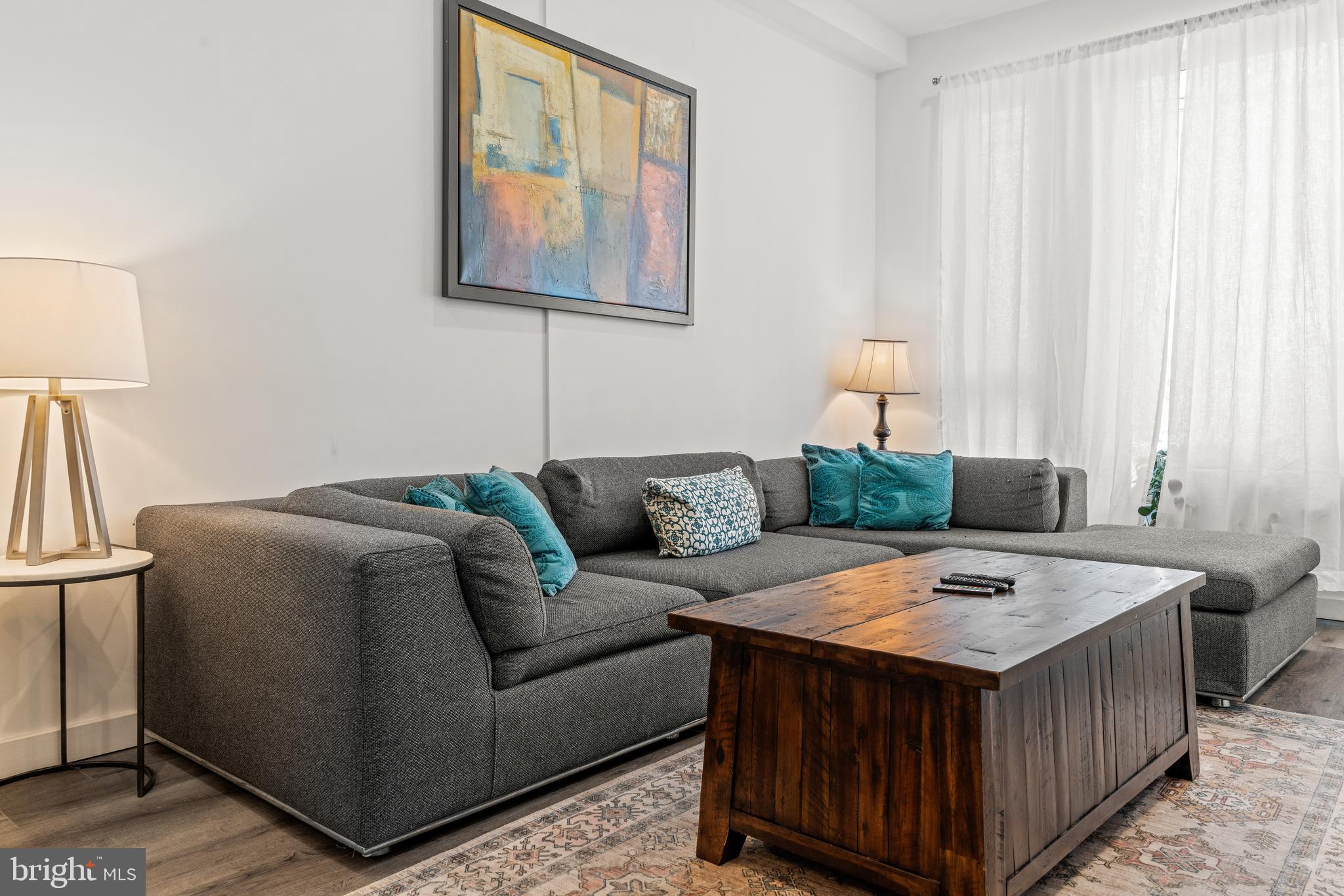 POINT BREEZE - Residential Income