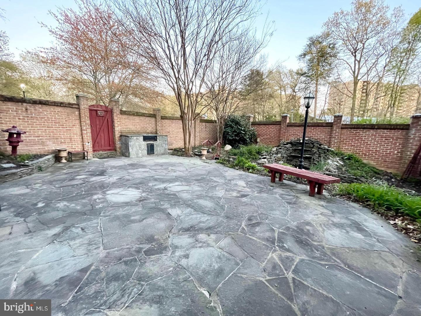 LANDMARK MEWS - Residential Lease