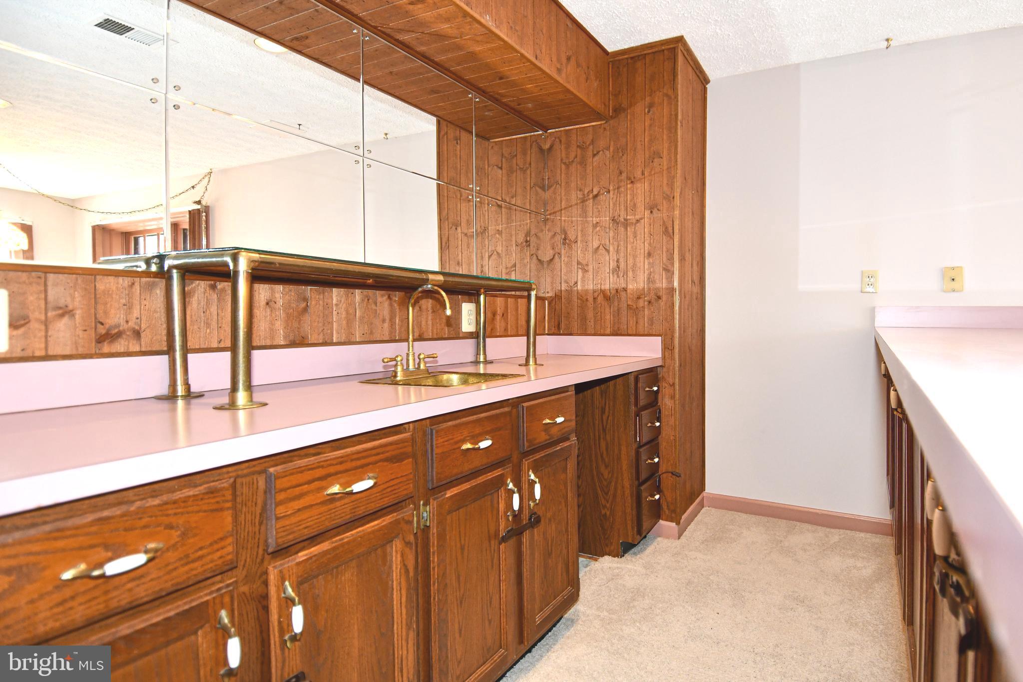 LANDMARK MEWS - Residential Lease