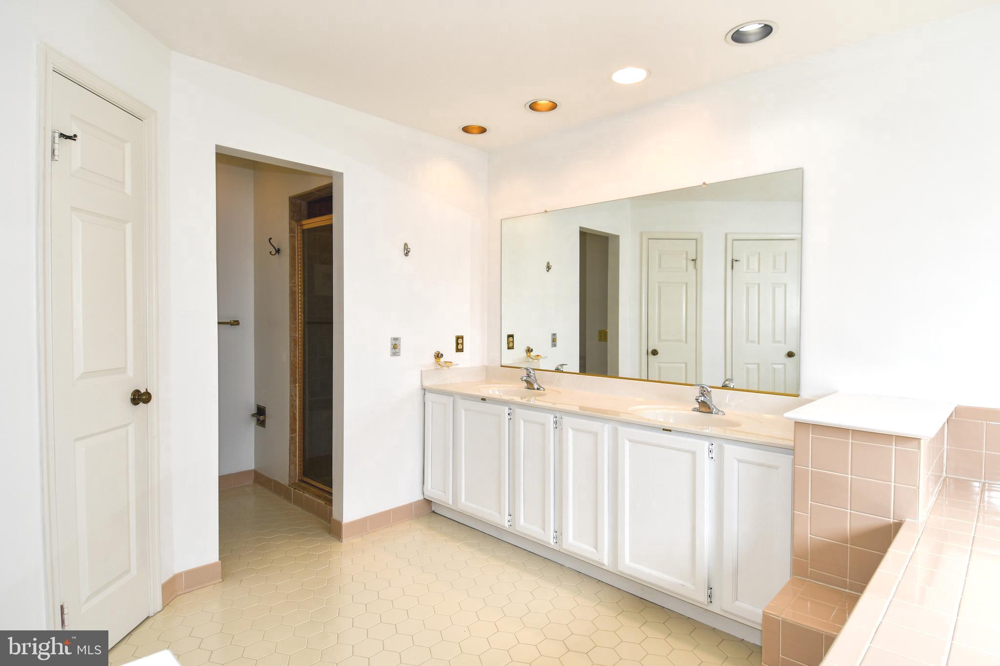 LANDMARK MEWS - Residential Lease