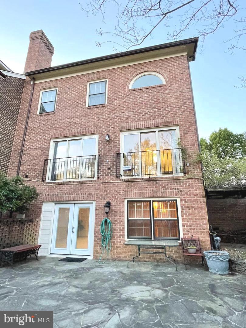 LANDMARK MEWS - Residential Lease