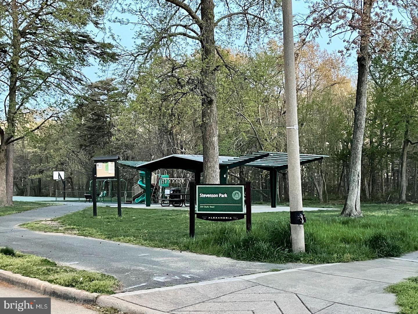 LANDMARK MEWS - Residential Lease