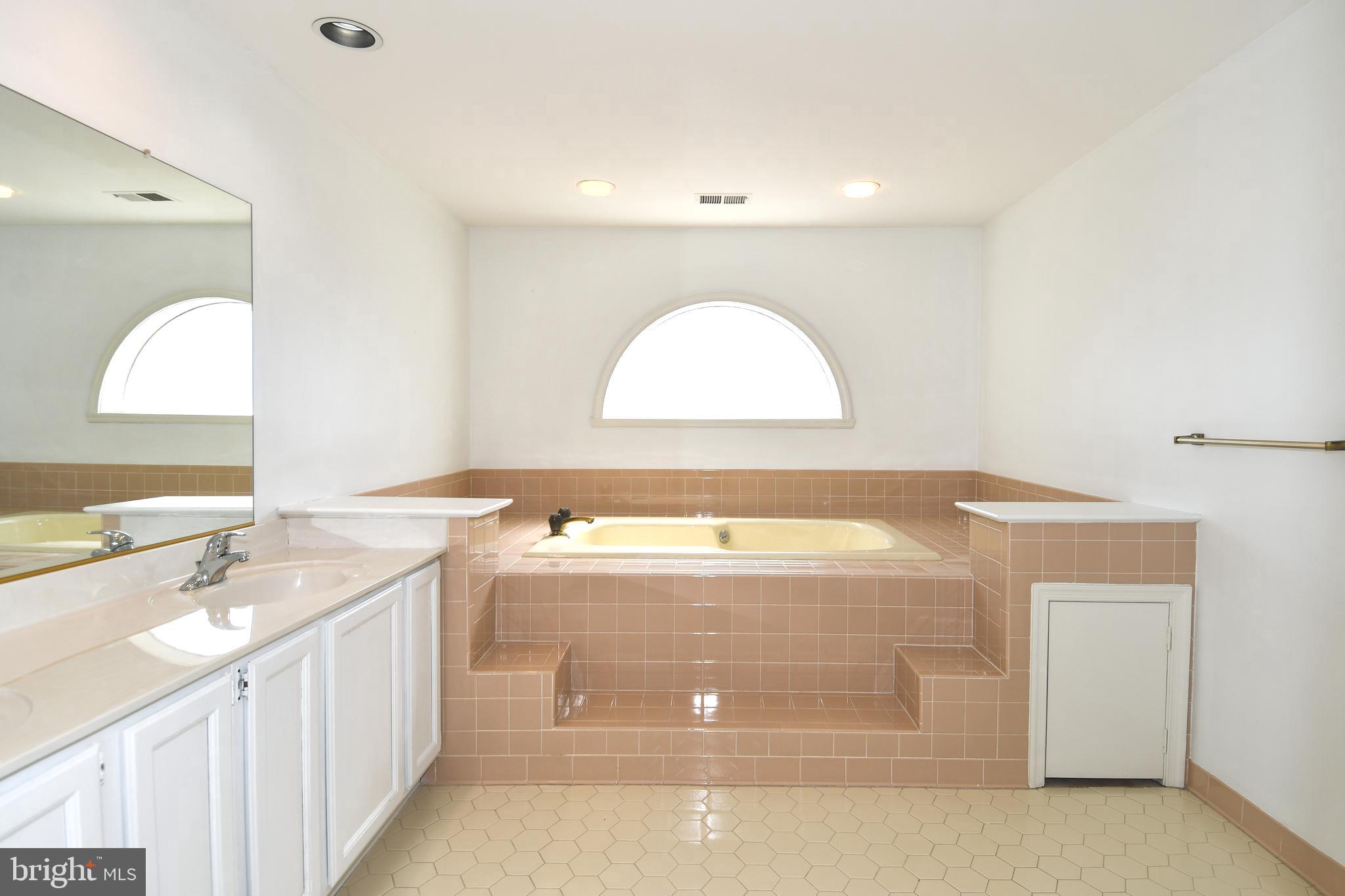 LANDMARK MEWS - Residential Lease