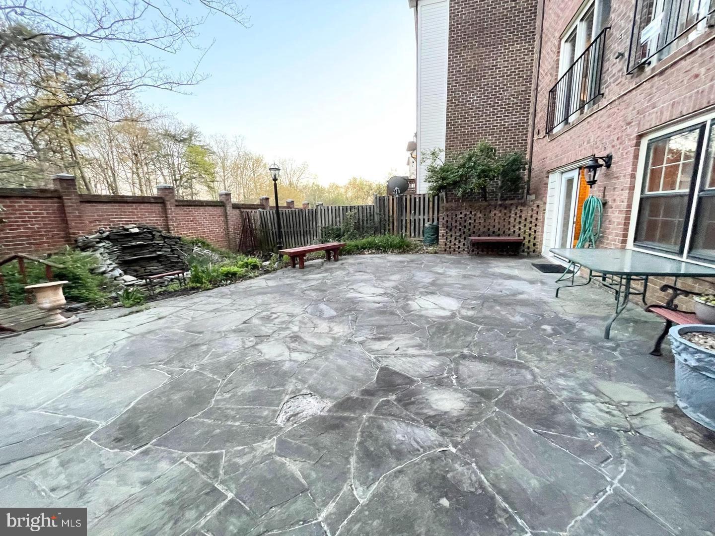 LANDMARK MEWS - Residential Lease