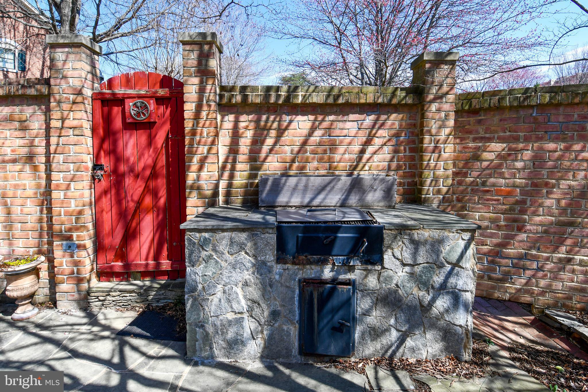 LANDMARK MEWS - Residential Lease