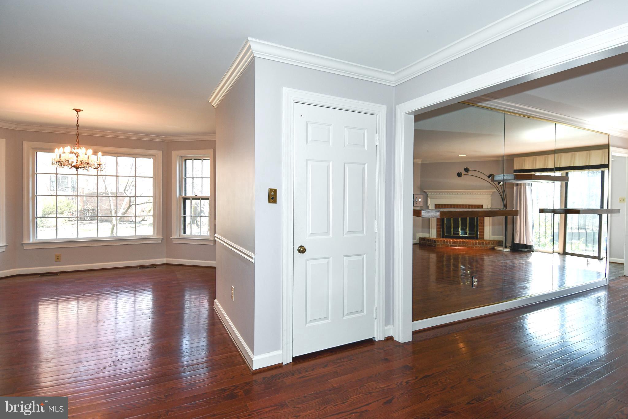 LANDMARK MEWS - Residential Lease