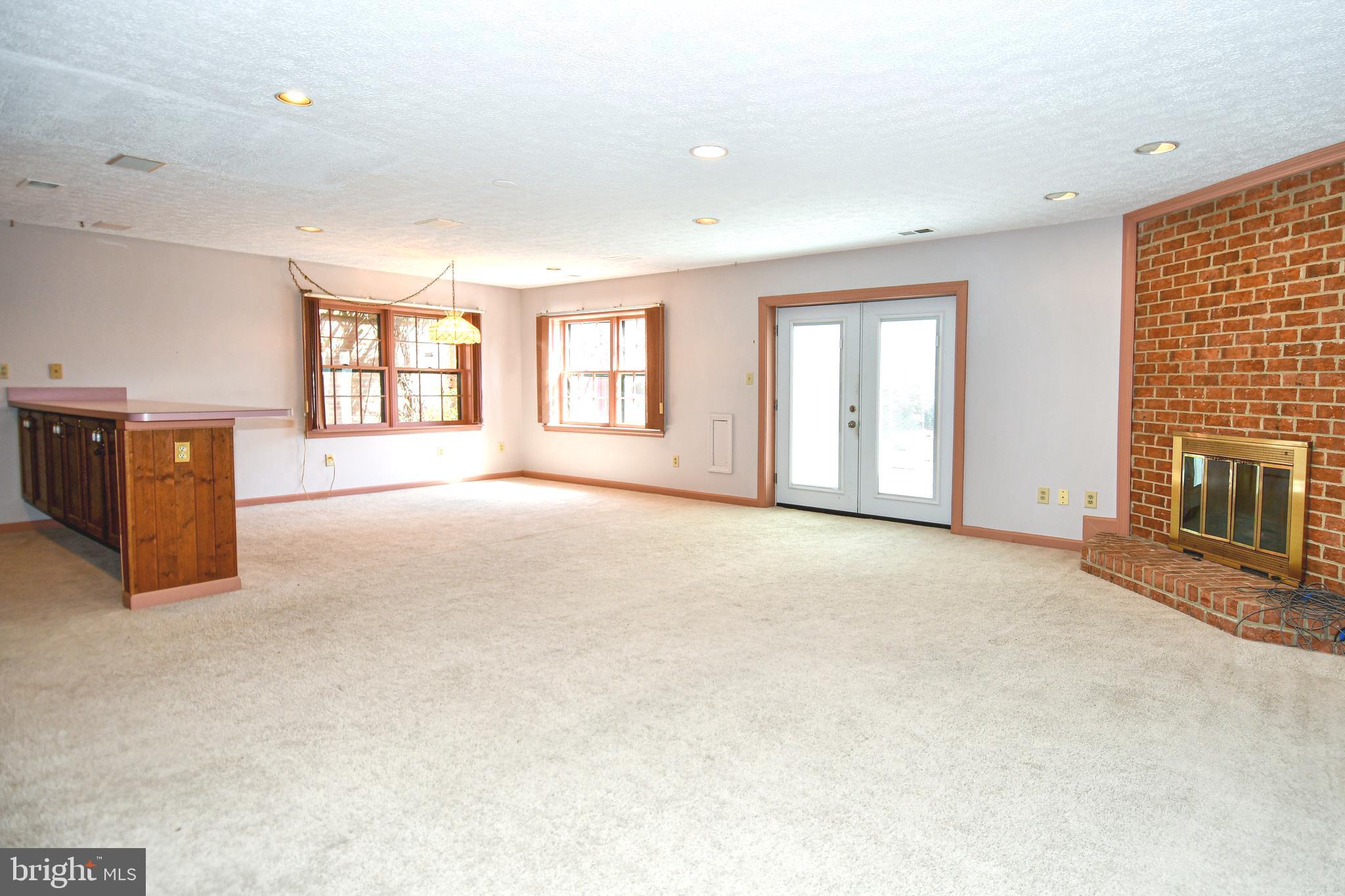 LANDMARK MEWS - Residential Lease